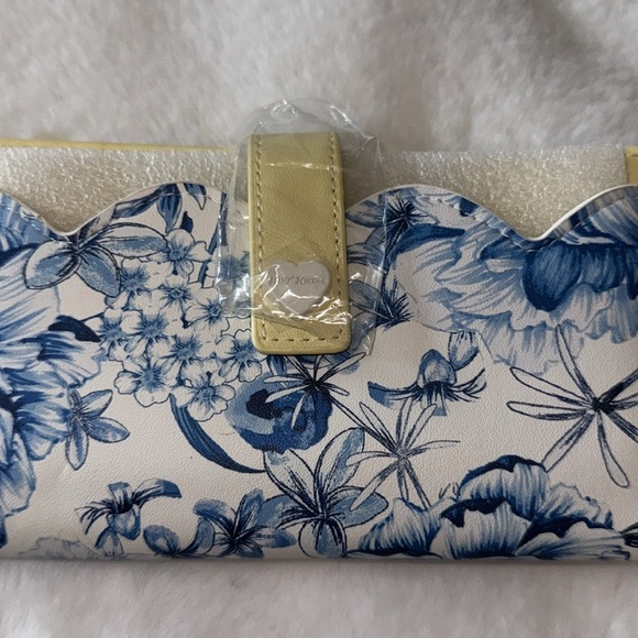 Betsey Johnson NWT STUNNING Blue Floral/Yellow Wallet/Wristlet spring 2025 - Picture 2 of 9